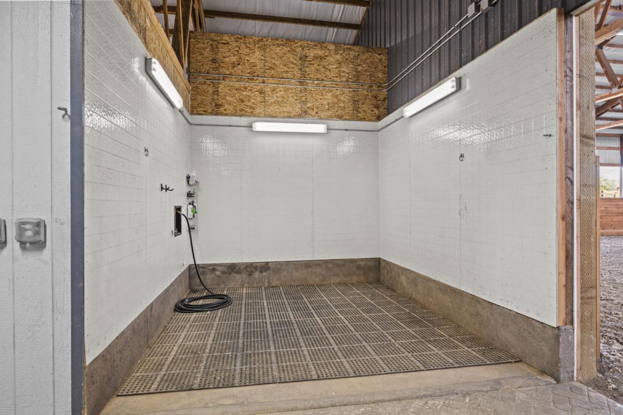 Equestrian & livestock property with 2 Homes - photo 20