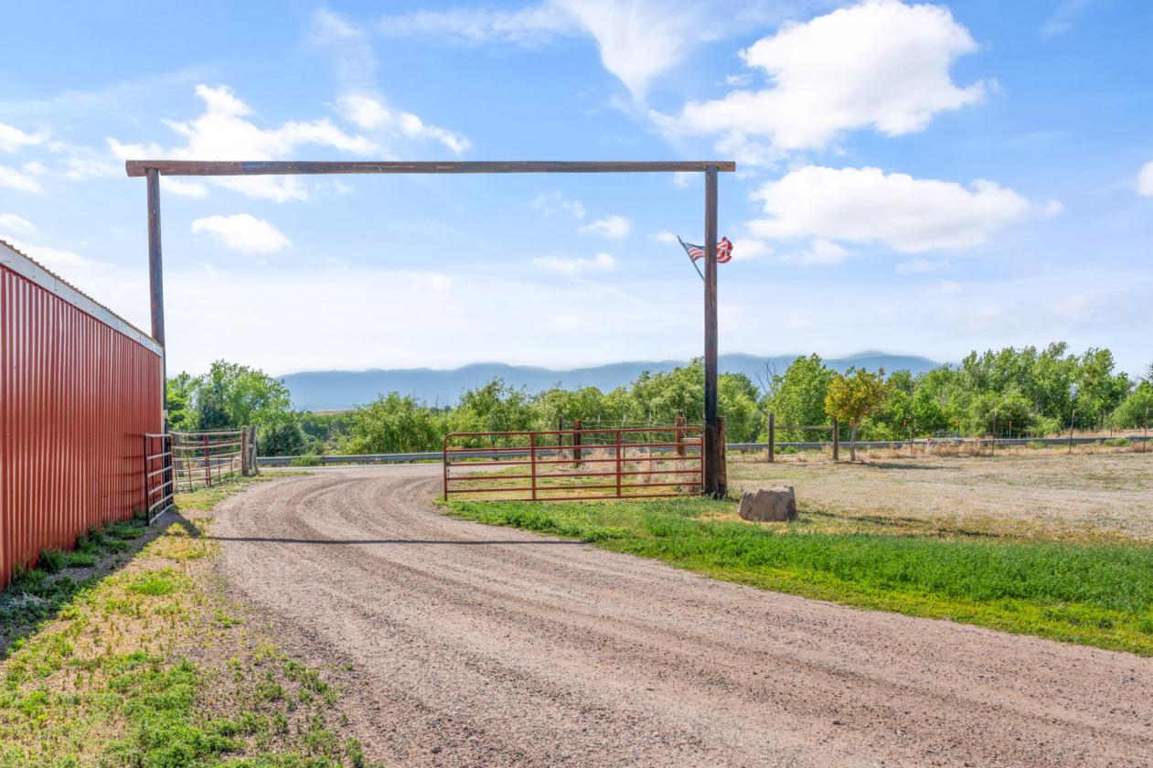 Turn-key equine facility just outside of Fountain! - photo 6