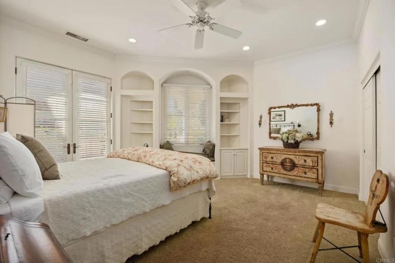 Italian Villa in Prestigious Equestrian Community - photo 26