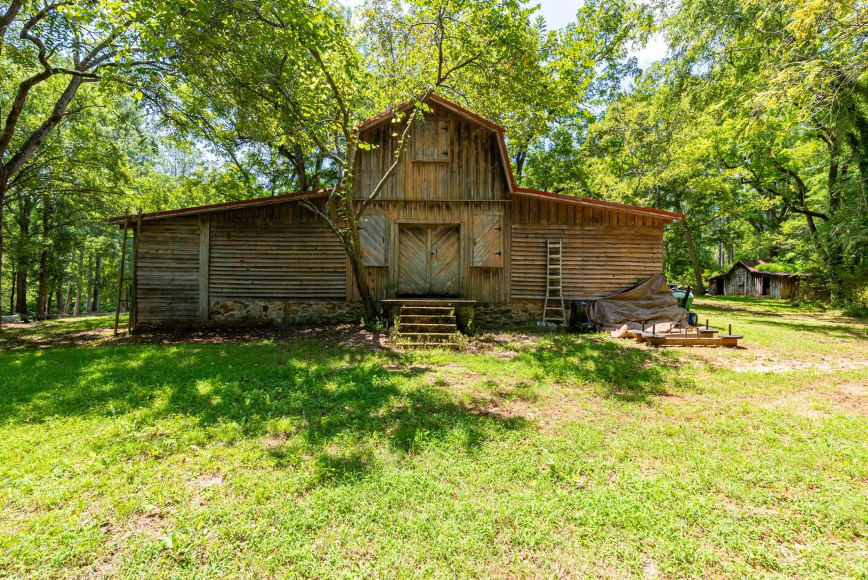 Private Retreat with Rustic Barns, Creek and Home - photo 1