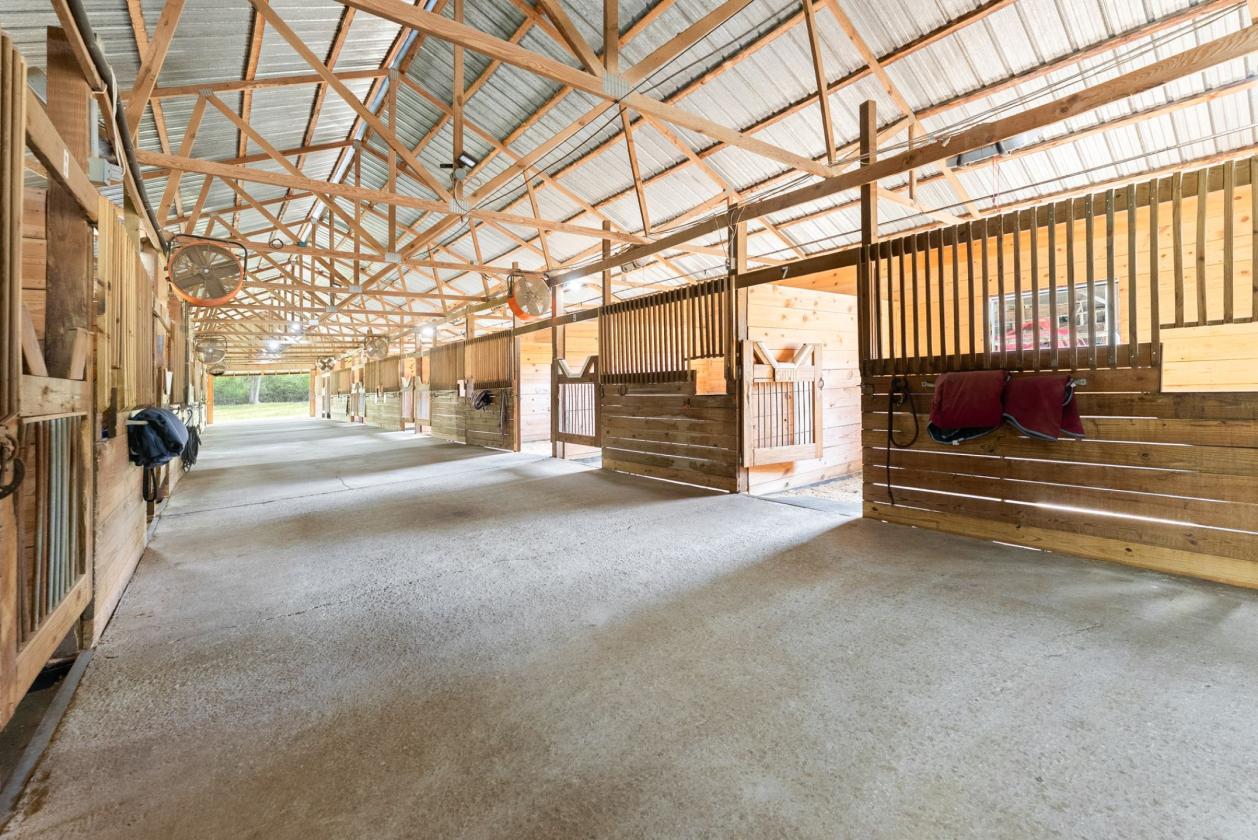 Beautiful Equestrian Estate on 19.8 Acres - photo 21