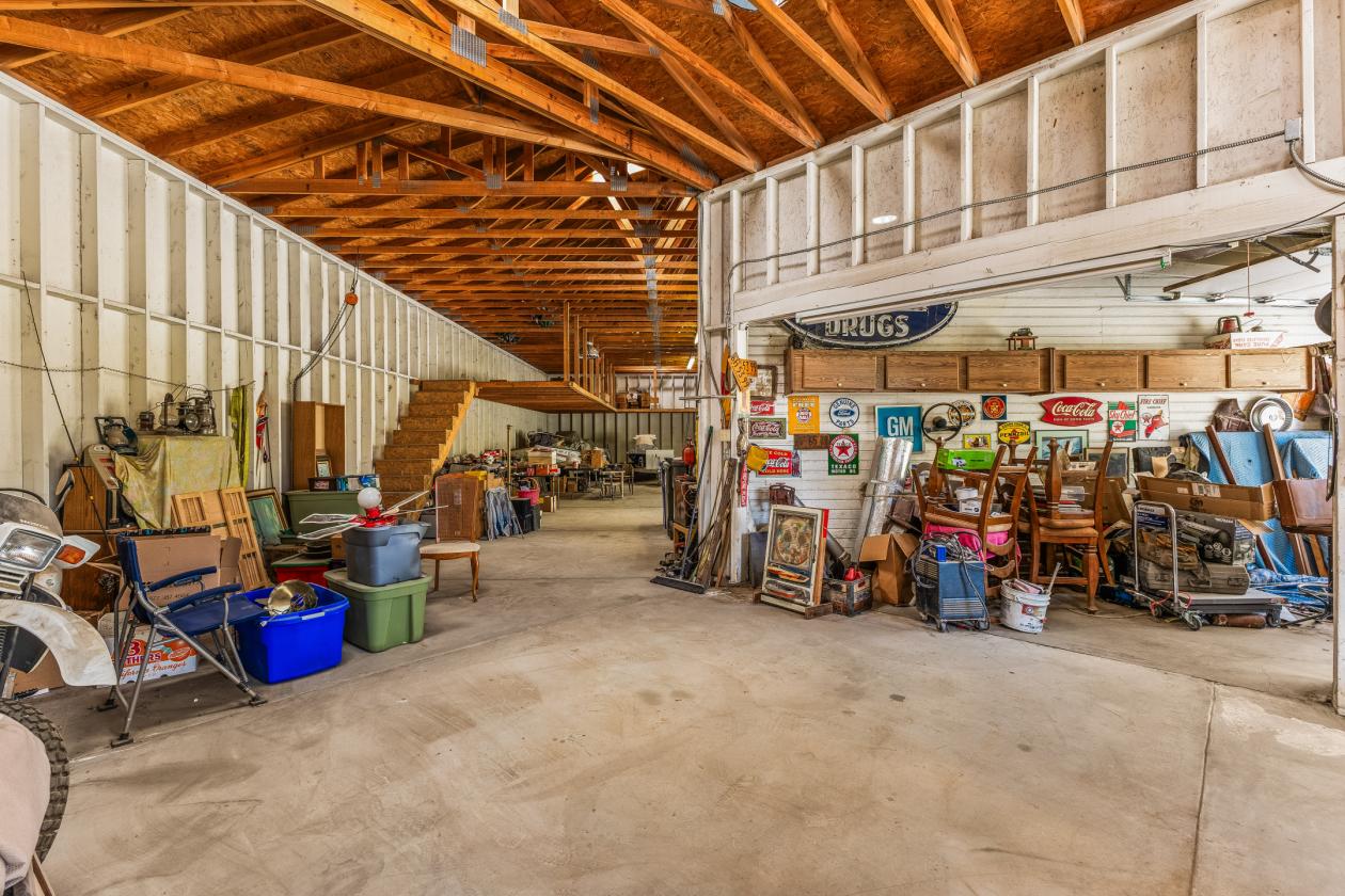Sand Canyon Horse Property | 2.5 Acres & 4 Stalls - photo 9