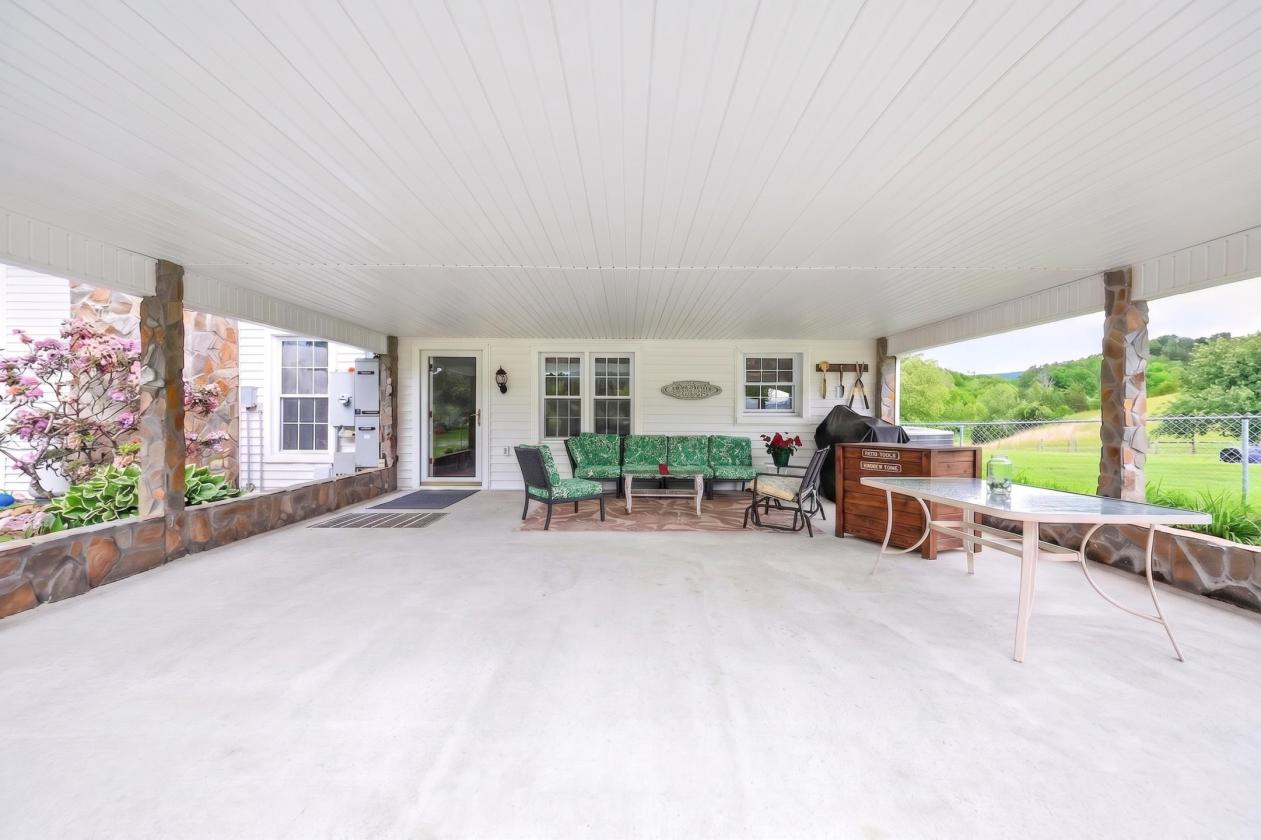 Equestrian Estate with Creeks and Views - photo 6