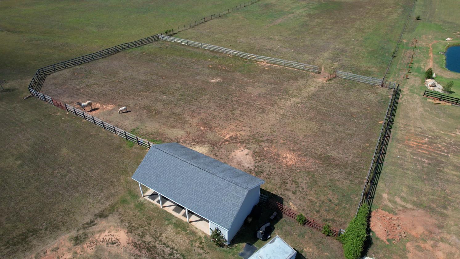 Modern ranch home on 5ac, 3 stall barn - photo 7