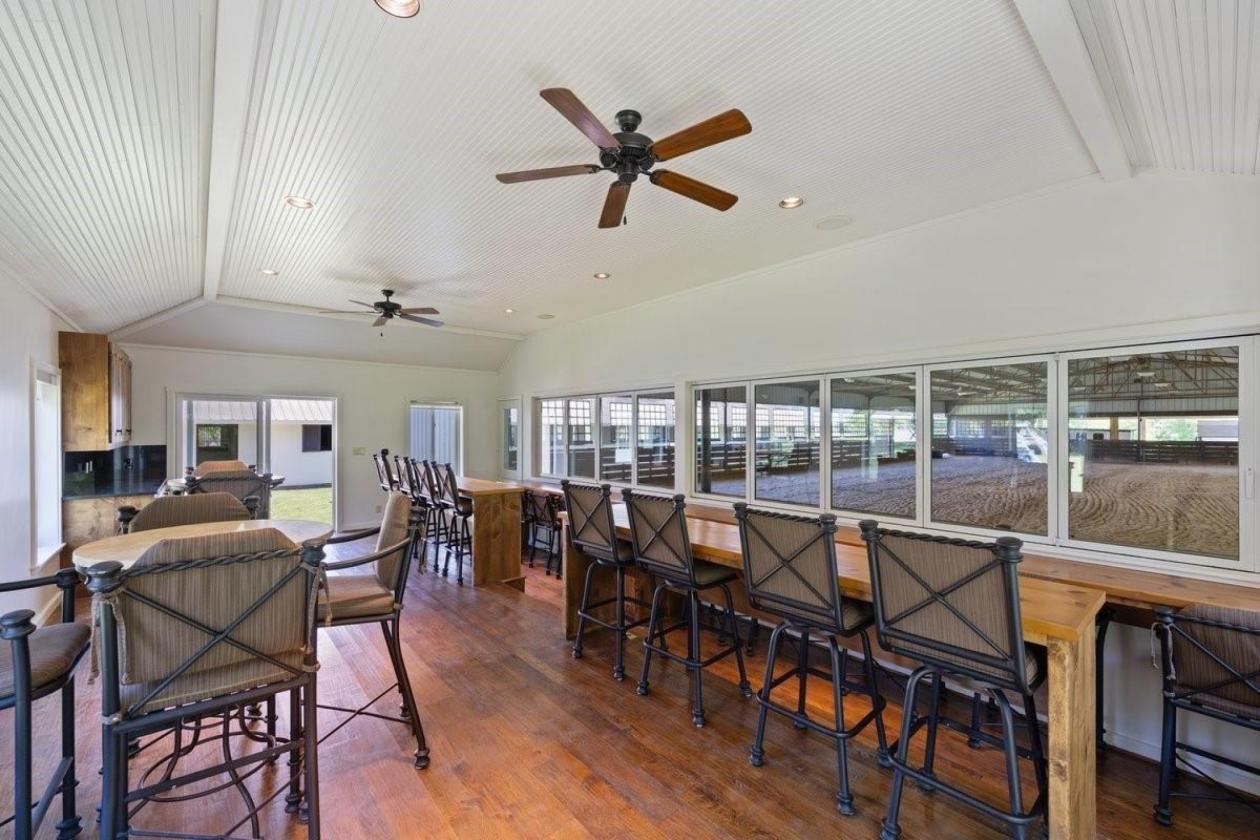 Luxury Equestrian Estate with Arena on 80.54 acres - photo 6