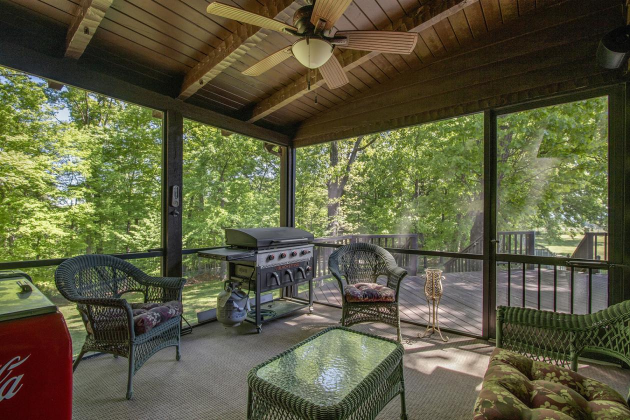 Beautiful log home on 33.95 acres - photo 26