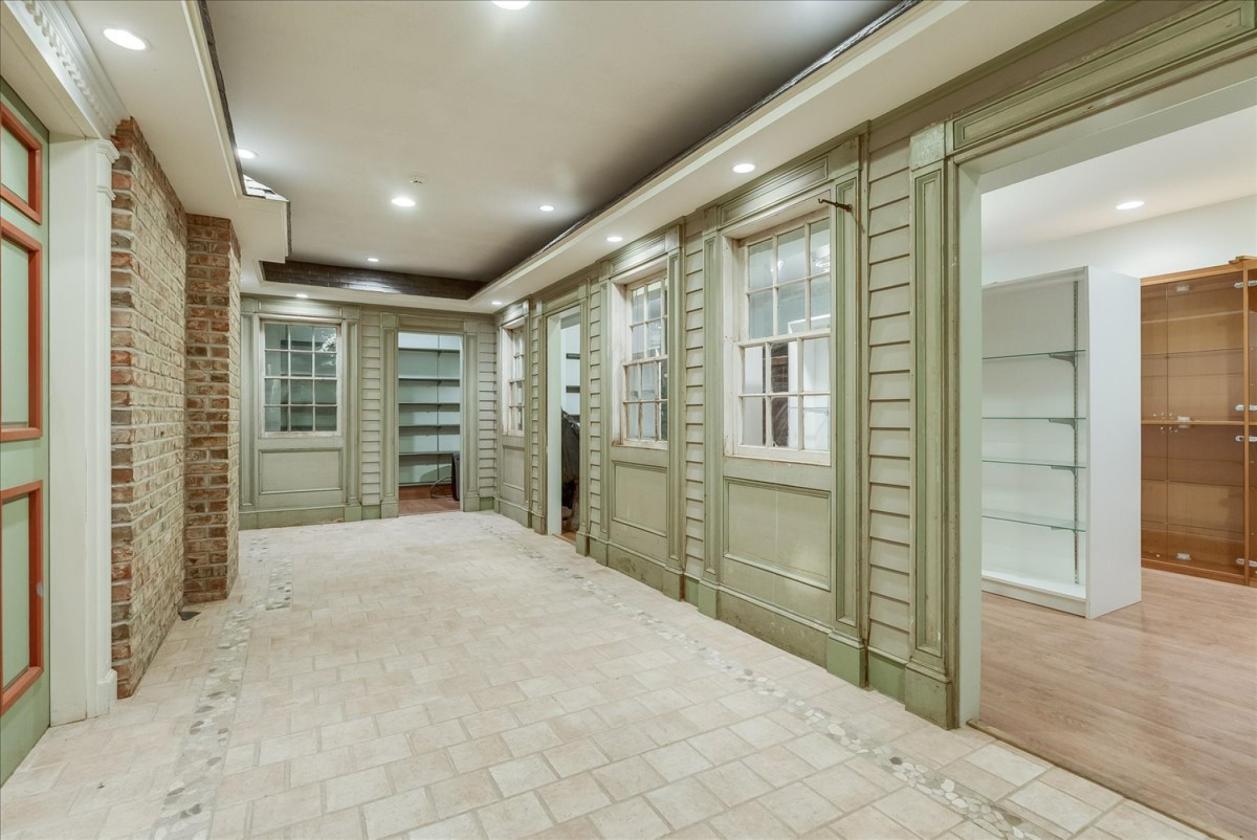 40 Acre Luxury Estate with multiple outbuildings - photo 25