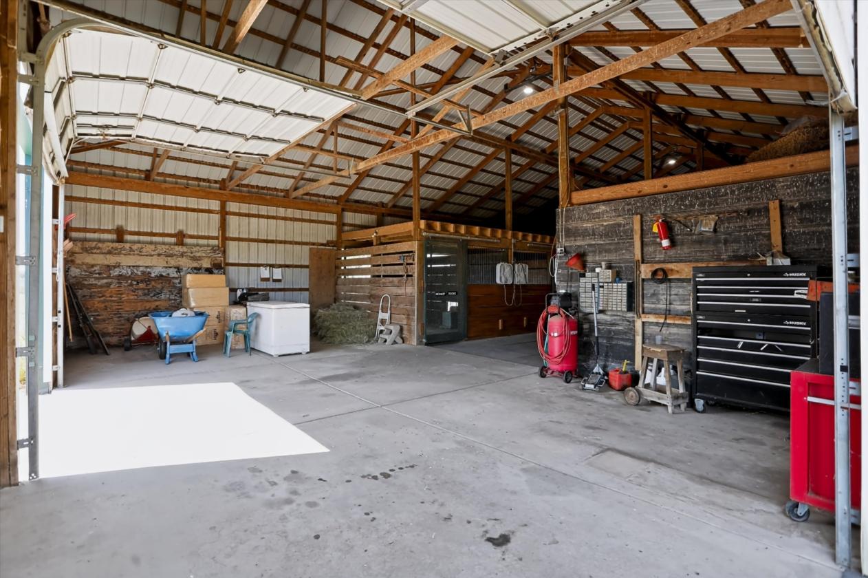 Ideal Equestrian training & boarding facility - photo 18