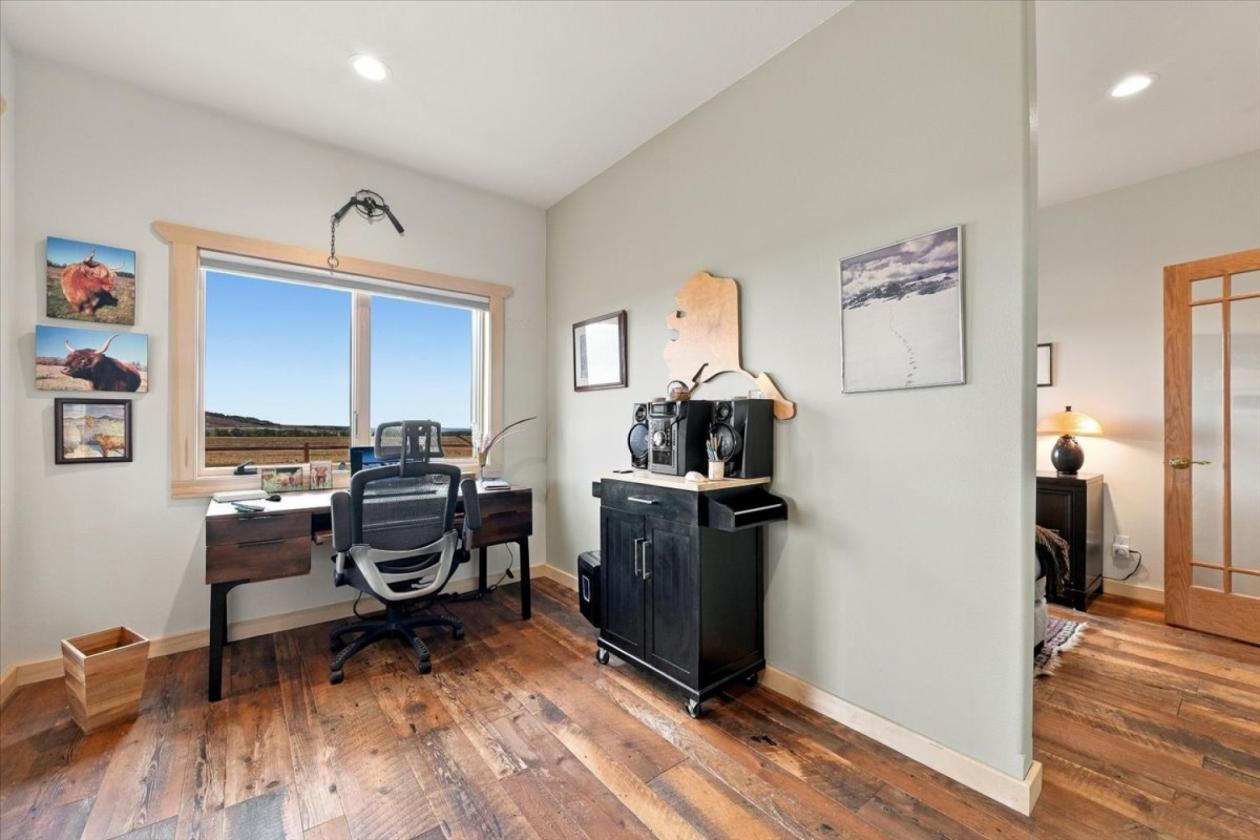 Bring Horses to gorgeous views and custom home! - photo 22