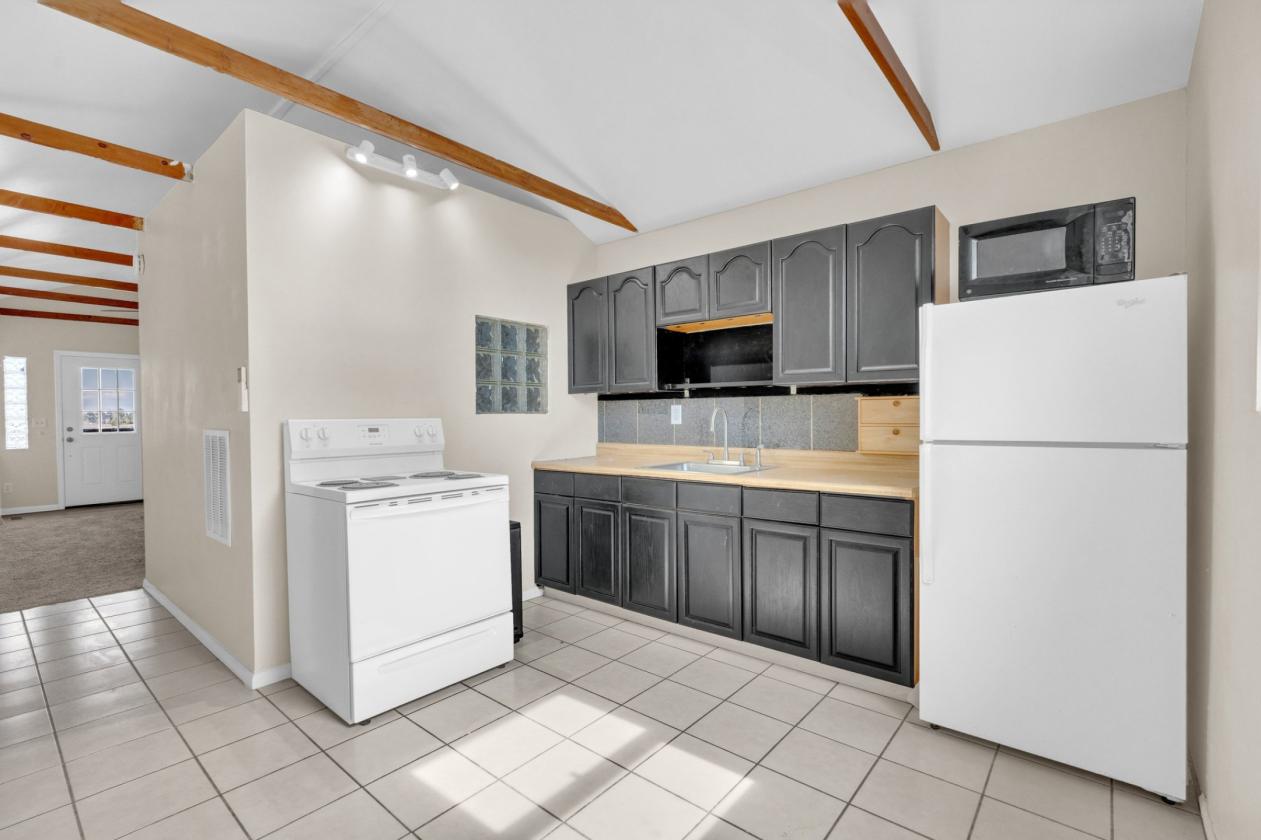 Close-in Equestrian Property! - photo 8