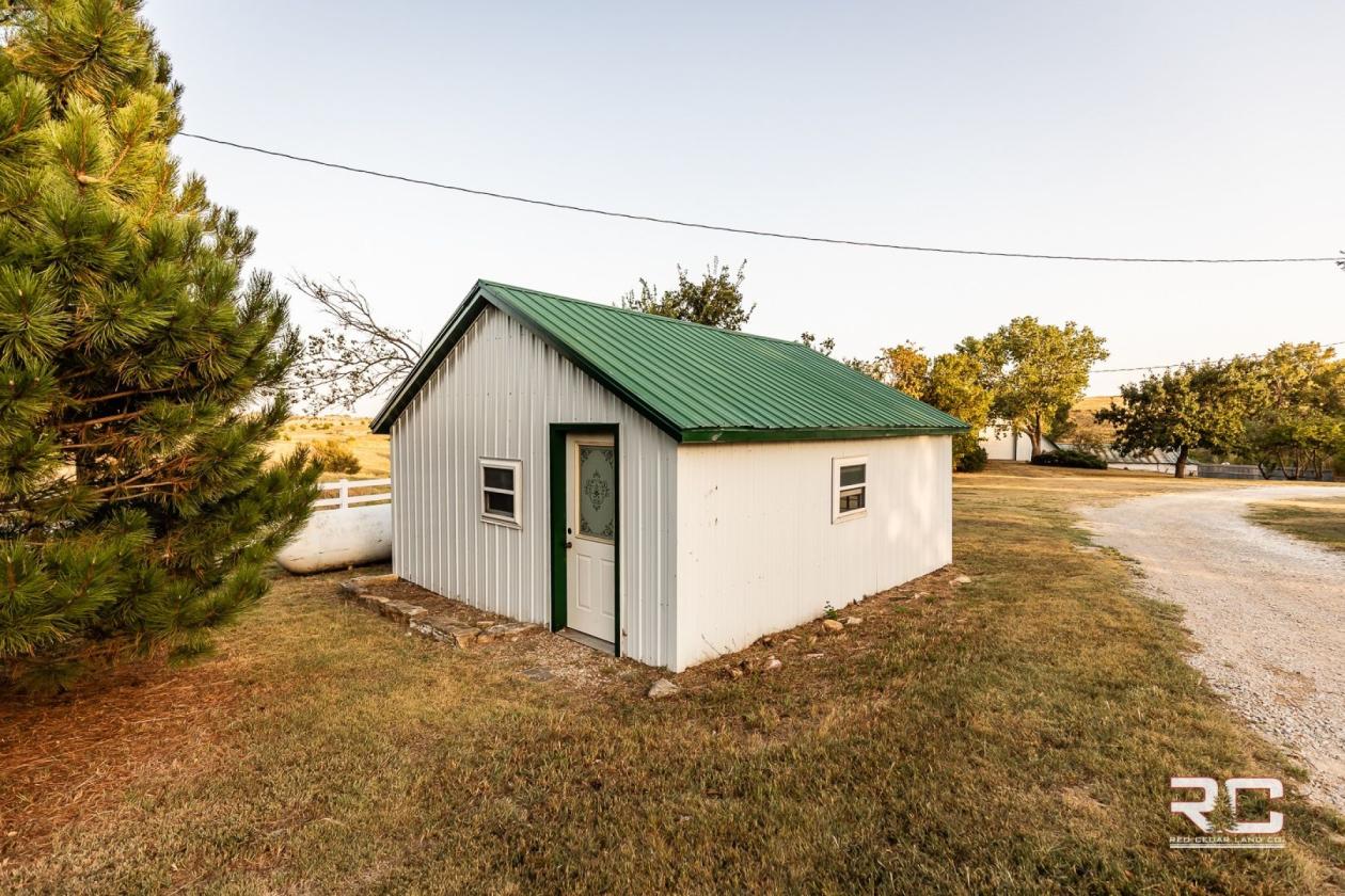 Country Home on 25 acres in Russell County, KS - photo 19