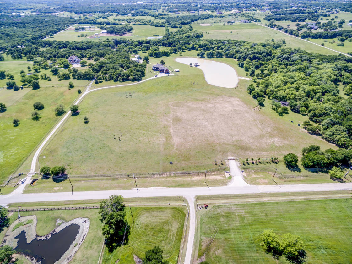 Luxurious Ranch Style Home with vast outdoor landscape for horse