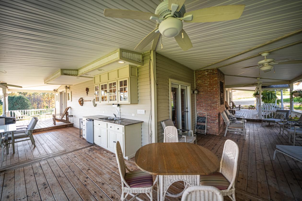 27 Acre Multi-generational Family Compound - photo 9
