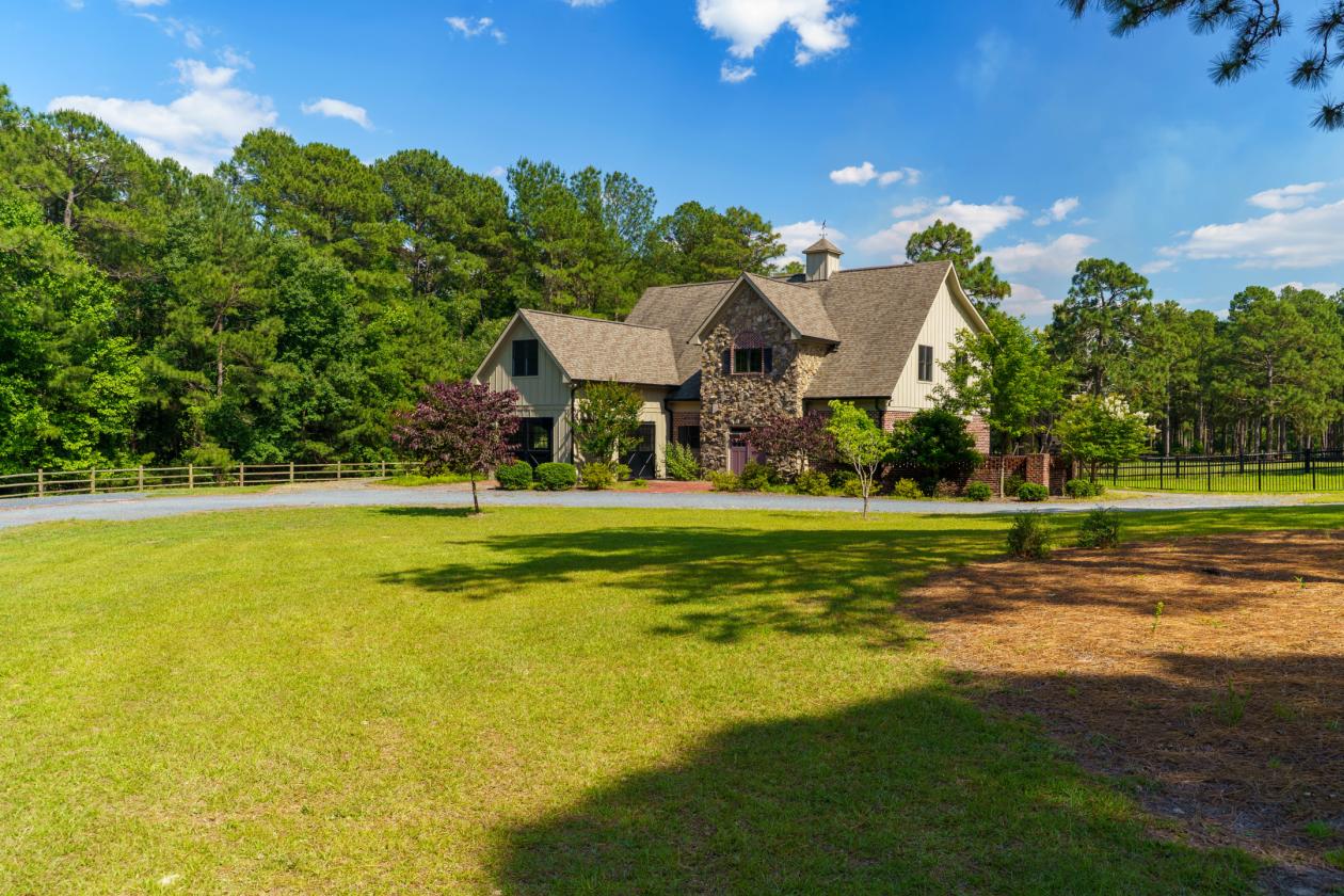 Exceptional Equestrian Estate on Over 11.4 Private Acres - photo 2