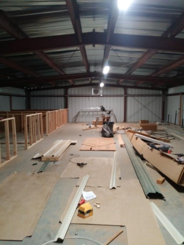 2.2 Ac Horse Prop with Shop & 6 covered stalls - photo 6