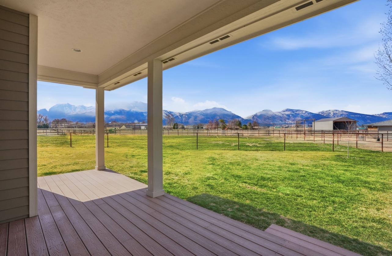 Custom Home with Endless Mountain Views - photo 11