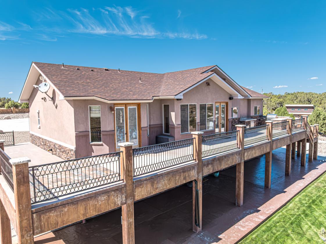 Masterfully crafted equestrian estate for sale. - photo 21