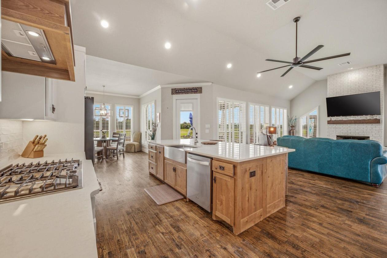 Gorgeous, Rock Home Situated on 15.4 Coastal Acres - photo 7
