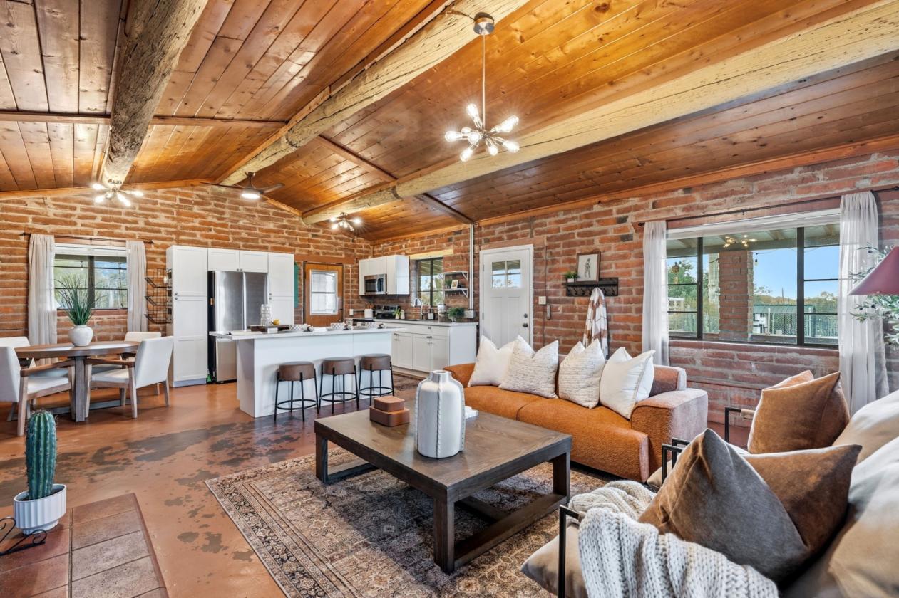 One-Of-A-Kind Tucson Area Ranch - photo 9