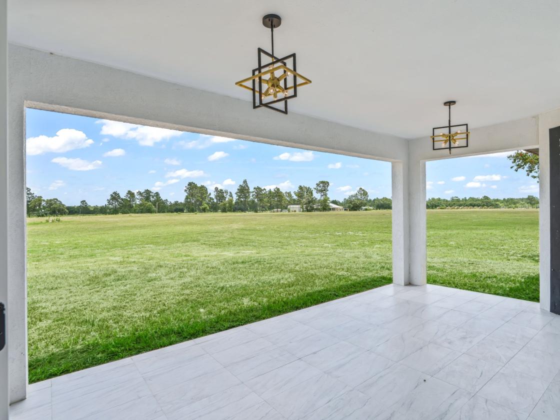 Fully Fenced Custom Home on 10 Acres - photo 26