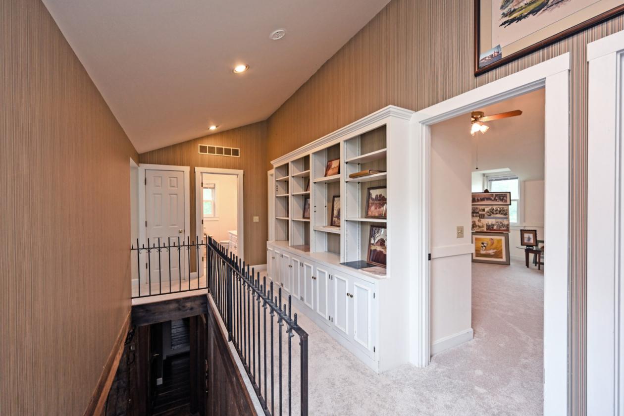 Luxury Equestrian Horse Ranch w/ 6-stall barn! - photo 28