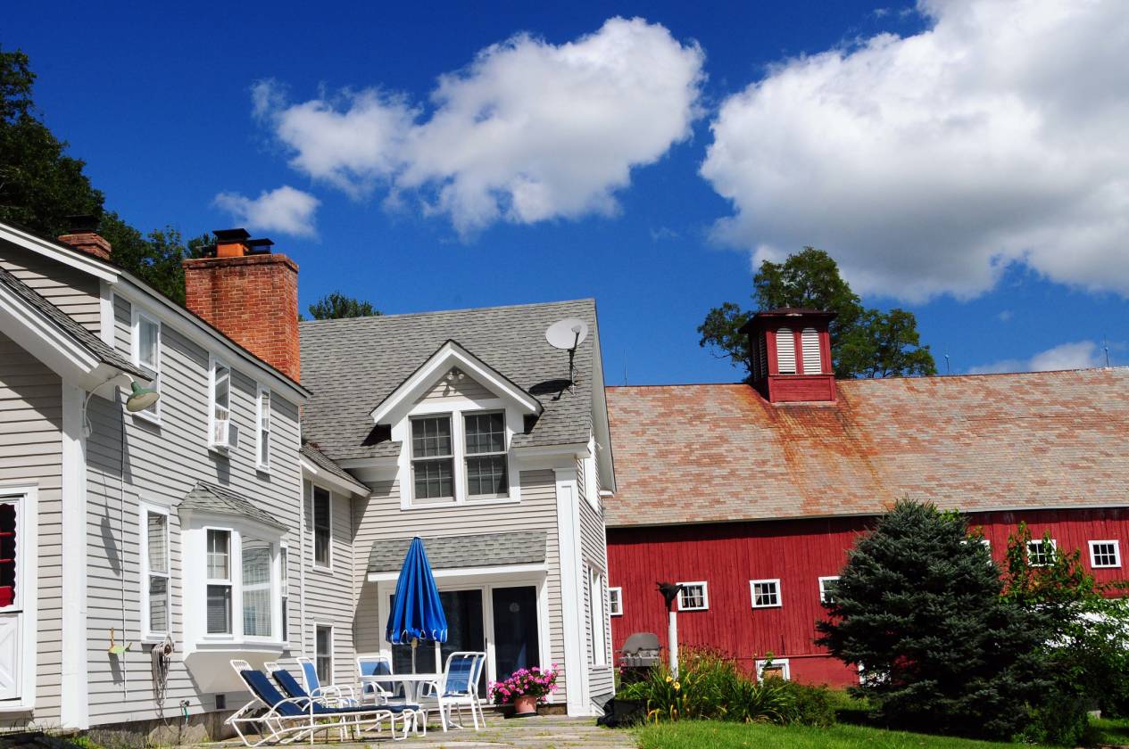 Spectacular equestrian estate in beautiful Vermont river valley