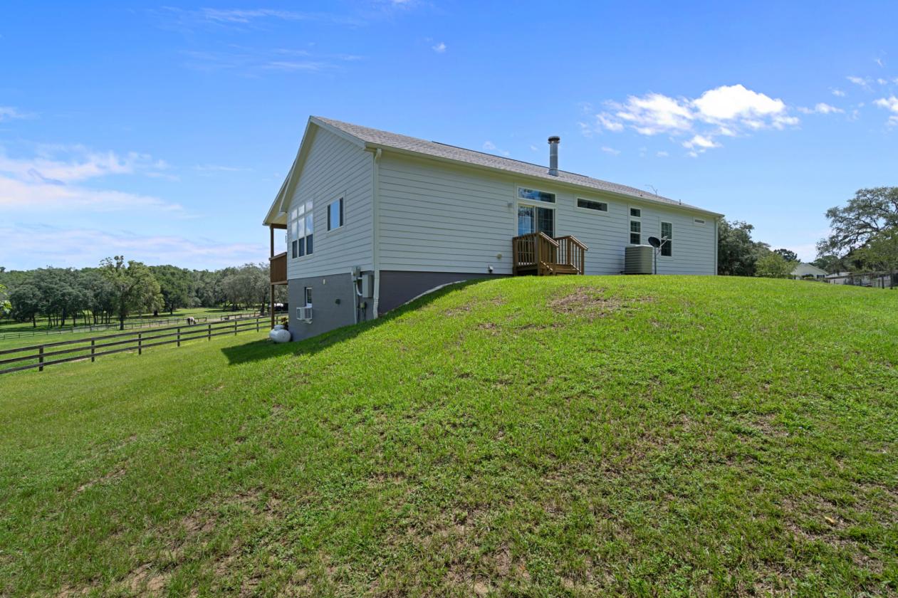 Exceptional 10 acre Property - photo 4