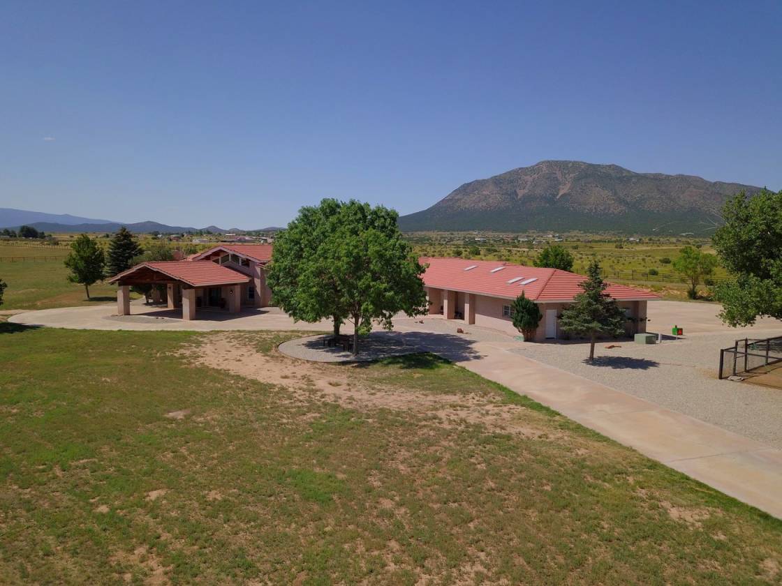 Exquisite Equestrian Estate "Hacienda De Caballo" Edgewood, Santa