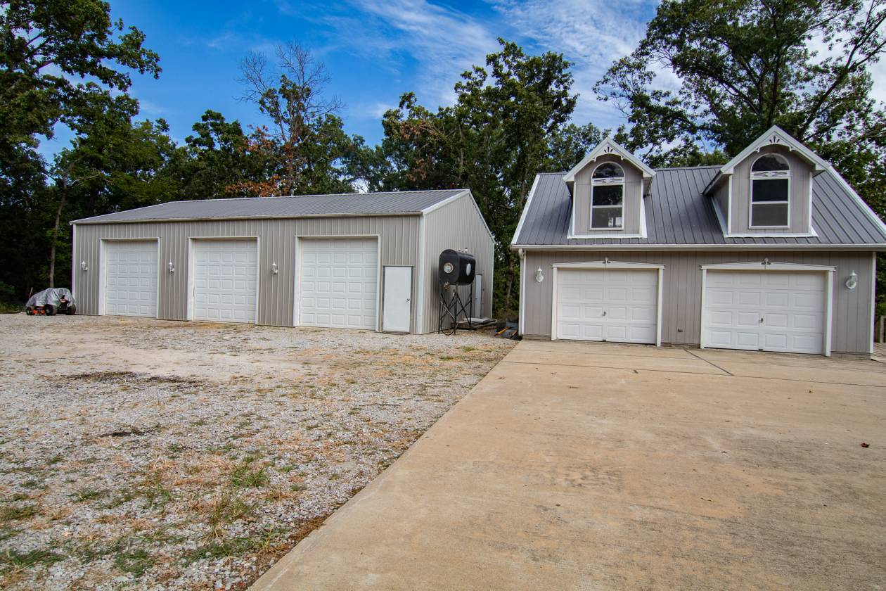 Luxury secluded home, 41 acres arena down the road - photo 4