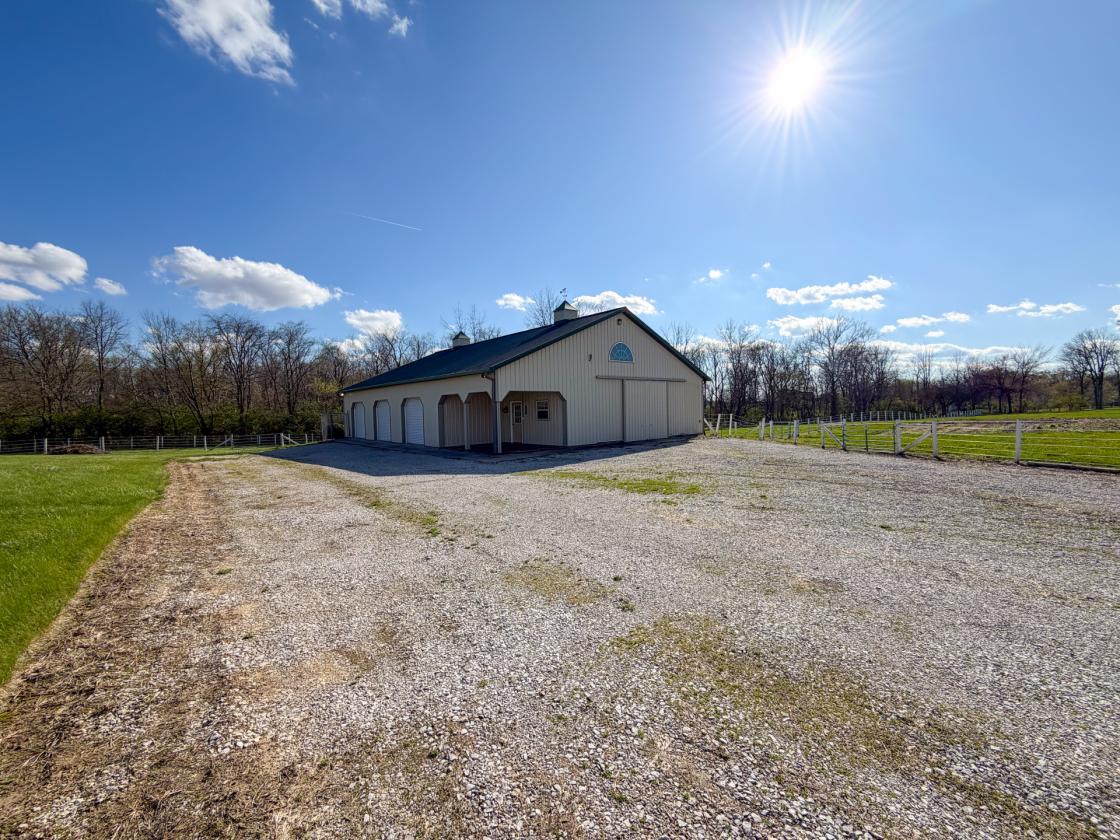 Traditional Ranch with Basement and Barn - photo 9