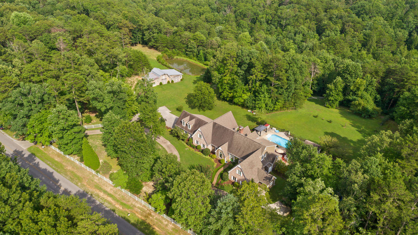 Expansive Home & TwoLevel Barn on 8.9± Peaceful Acres Lookout