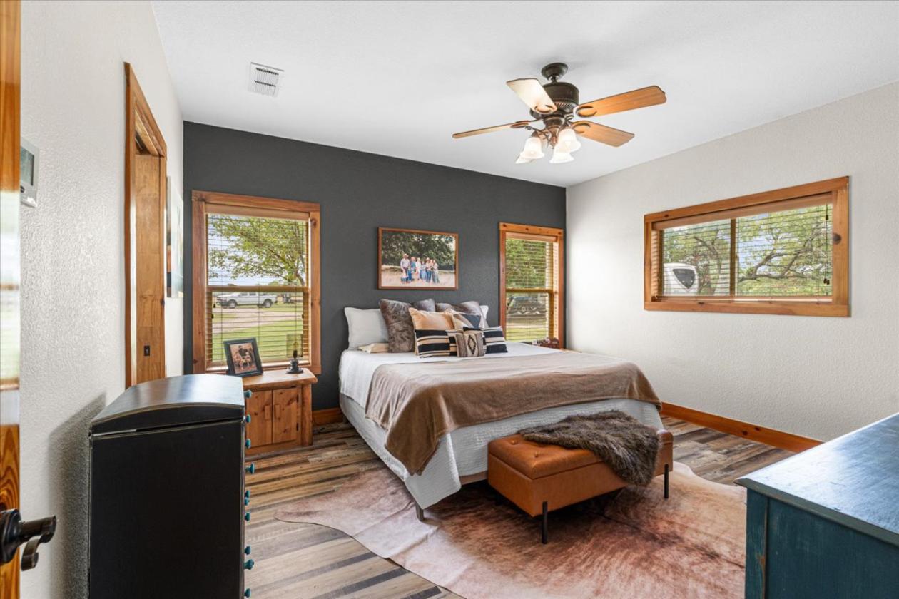 Custom home on 33 Acres! - photo 17