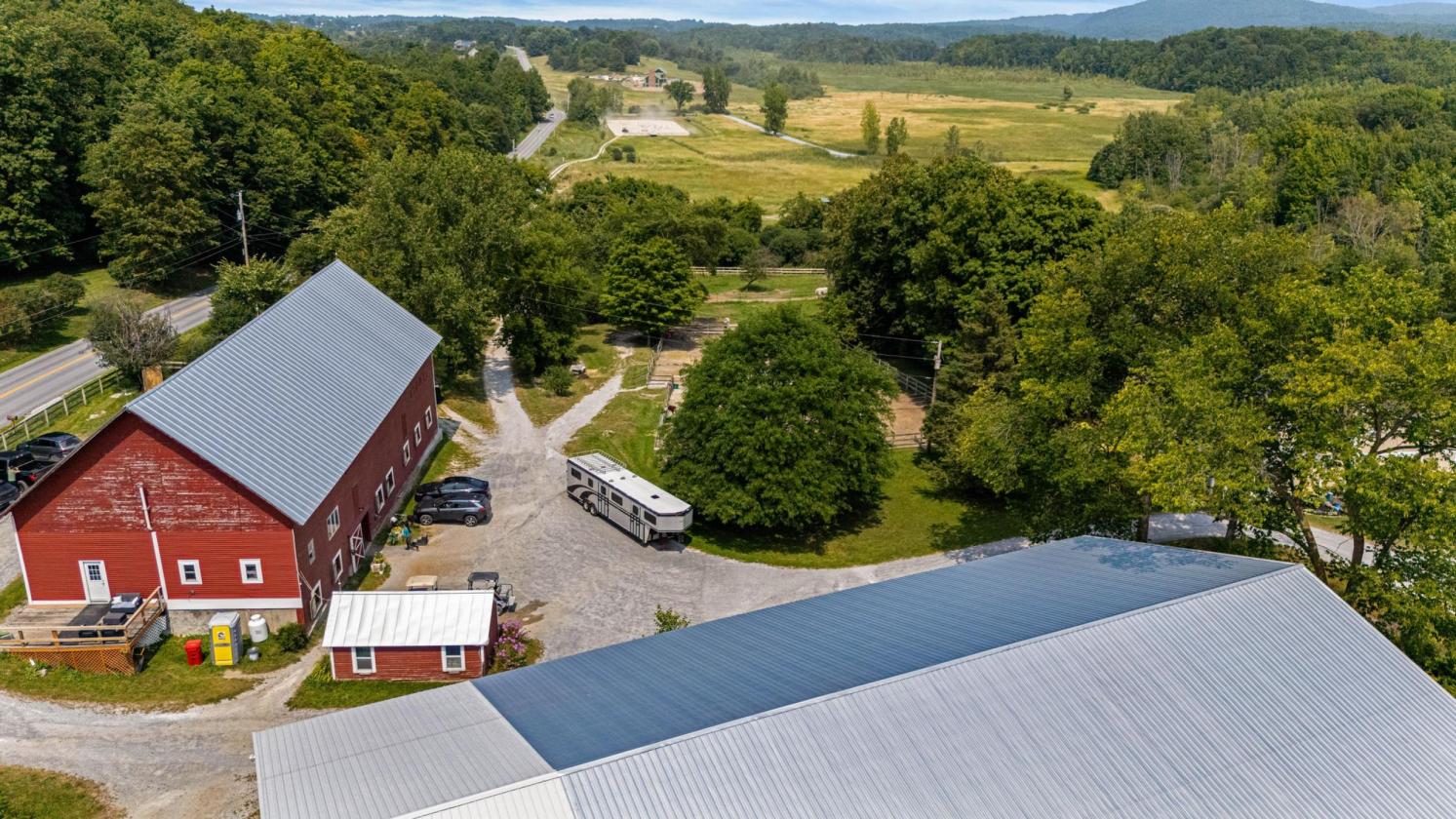 Established Equestrian Facility on 17 Acres - photo 11