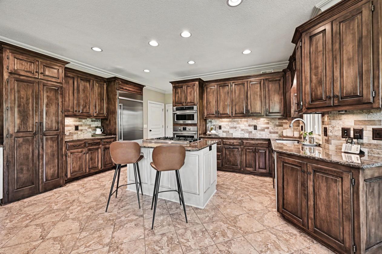 Outstanding Estate Including 20 Acres - photo 16