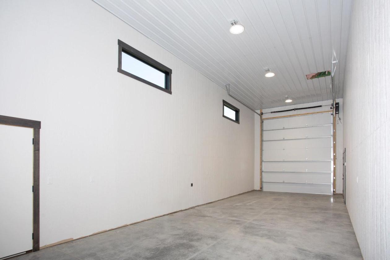 Stunning New Home w/ Mountain Views on 5.2 acres - photo 29