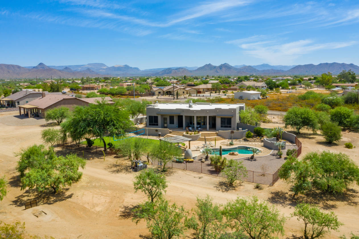 4+ Acres in Phoenix Private, no traffic, beautiful area... Phoenix