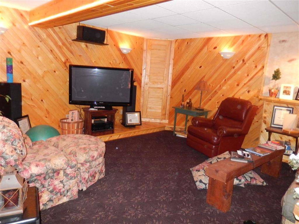 Amazing Log Home on 5 Acres, 2 Horse Stalls &... Rockford, Winnebago County, Illinois