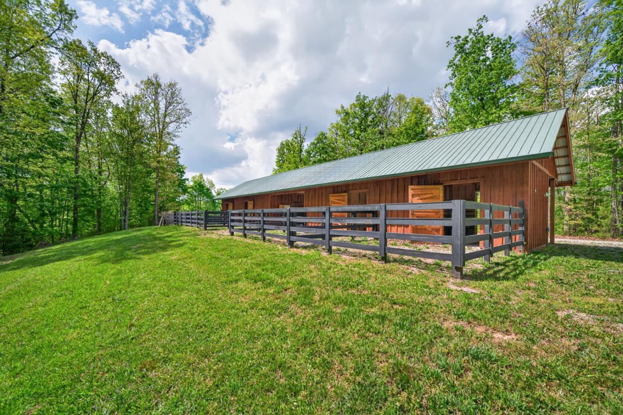 Log cabin home near Big South Fork - photo 26