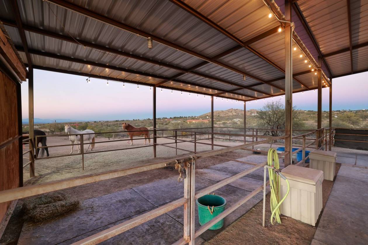 EXQUISITE EQUESTRIAN ESTATE - photo 12
