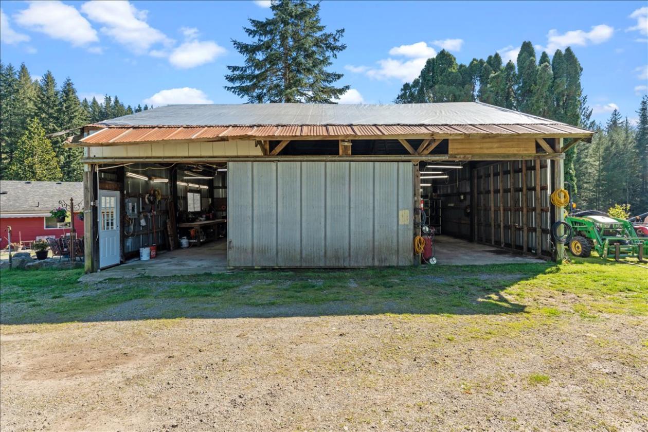 HORSE PROPERTY WITH 2 REMODELED HOMES ON 14+ ACRES - photo 9
