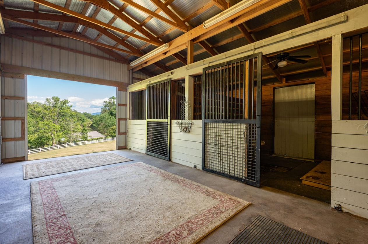 Stunning 30 Acre Horse Farm near Charlottesville - photo 21