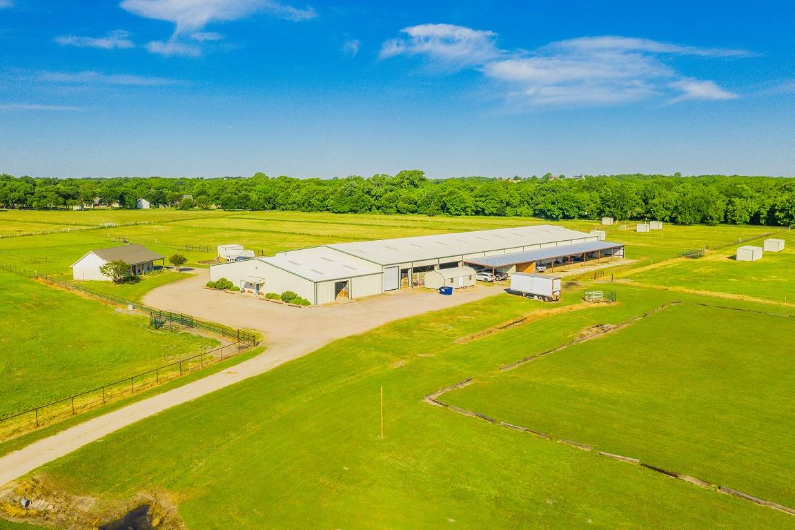 33,000 SF Horse Training Facility Under One Roof 100'... Italy