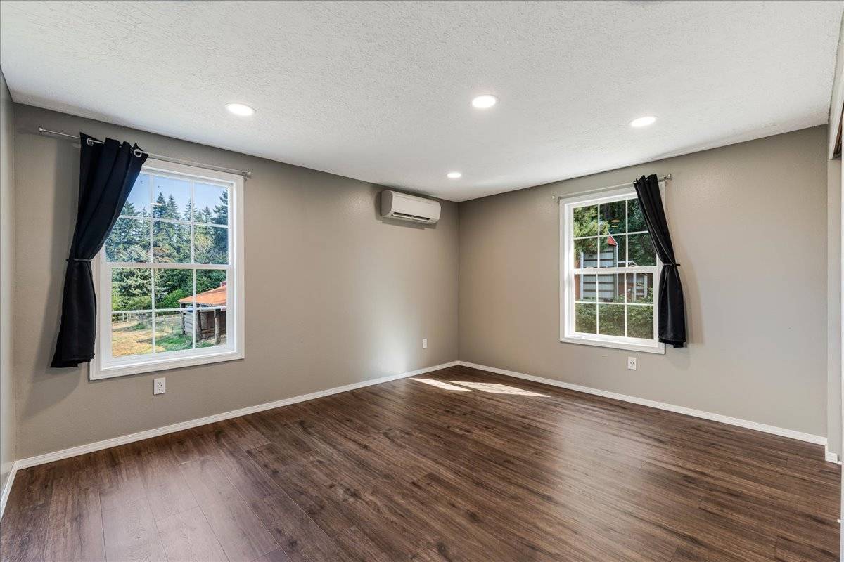 Gorgeous (dividable) 10 acre property with arena! - photo 17