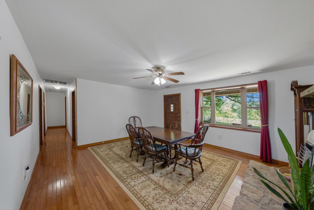 Horse property with mountain views! - photo 8