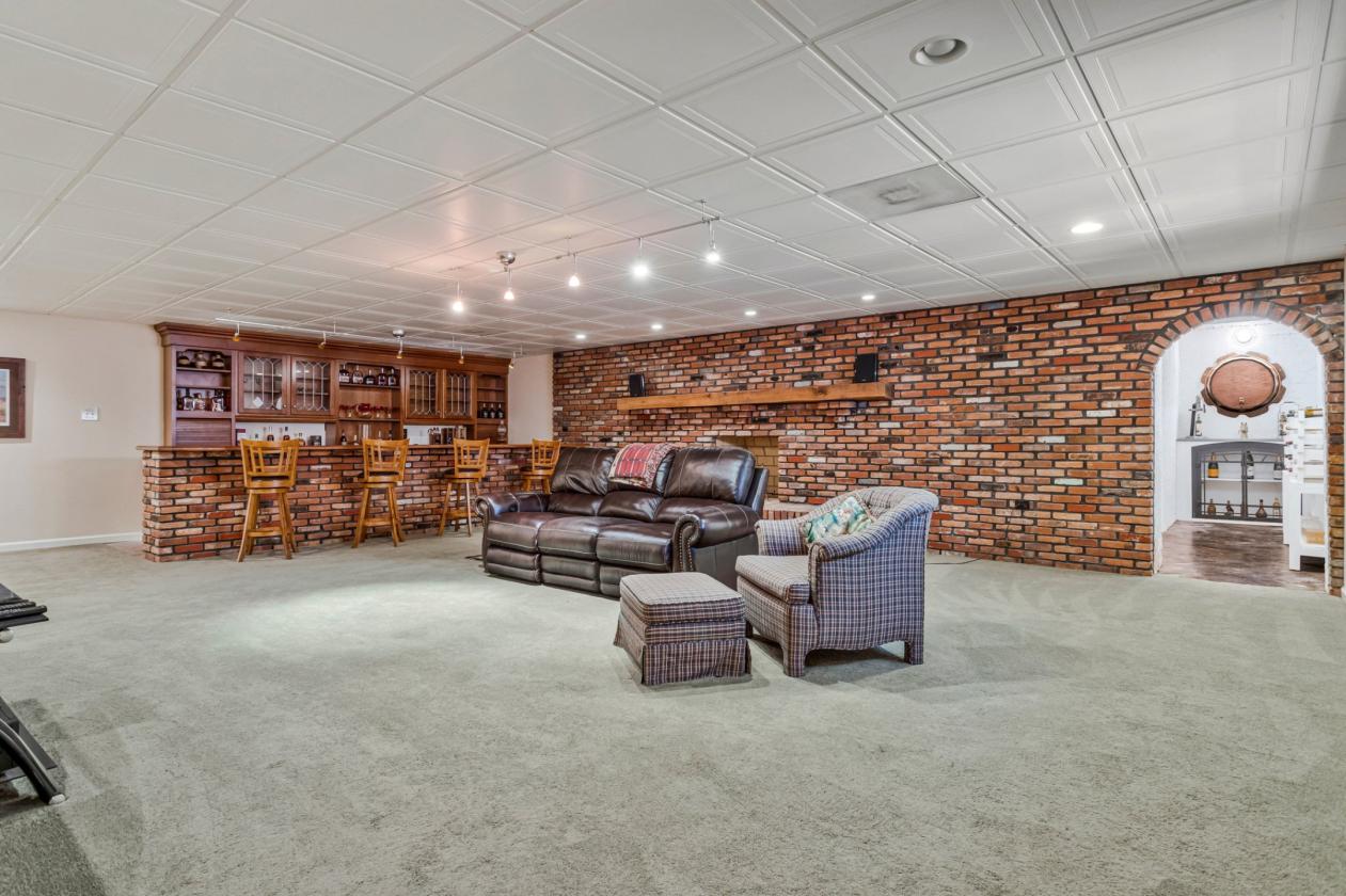 Custom-Crafted Equestrian Estate on 13 Acres - photo 22