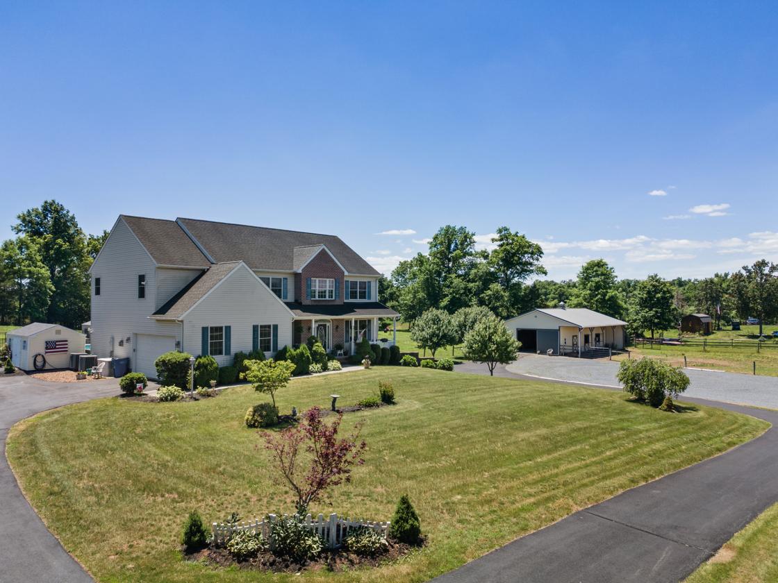 5+ Acre Farmette with 3 Stall Barn and Pool - photo 1