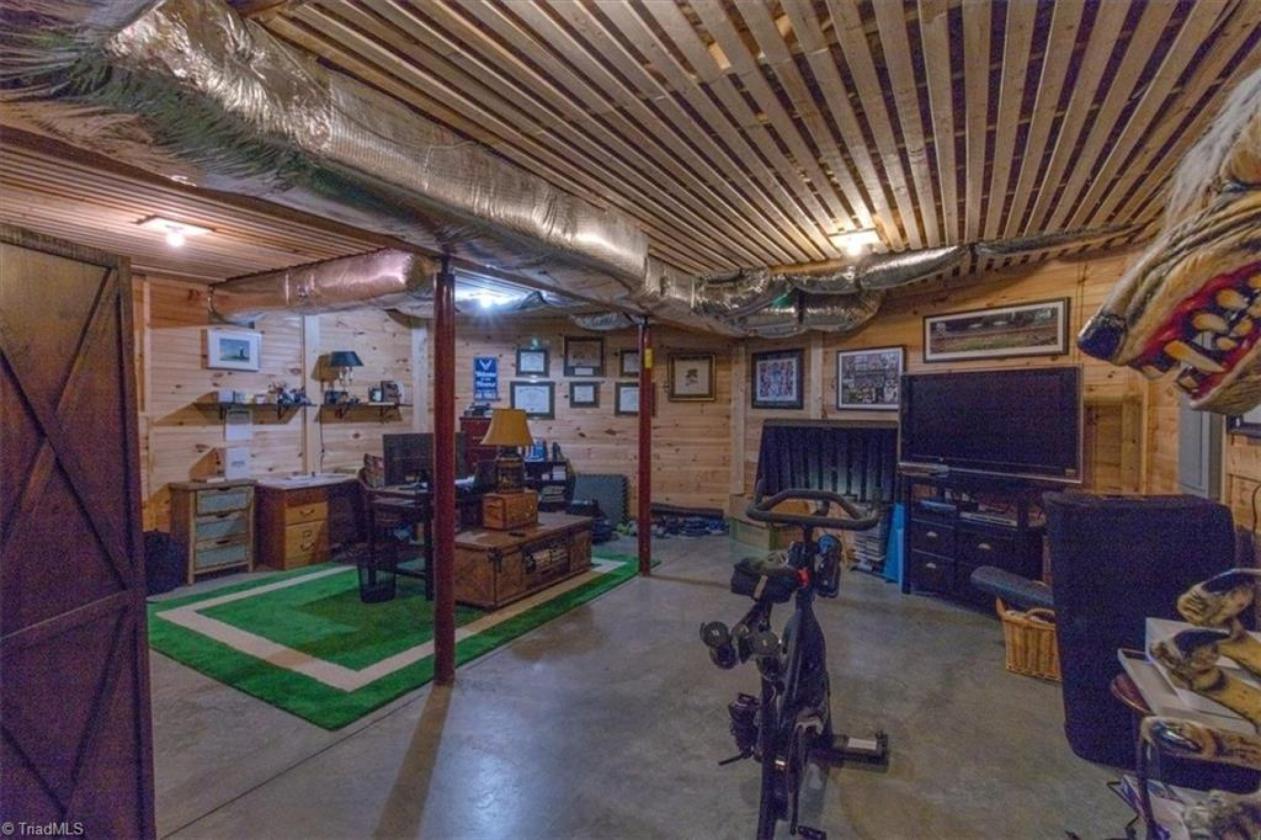 Luxury equestrian farm with custom home - photo 13