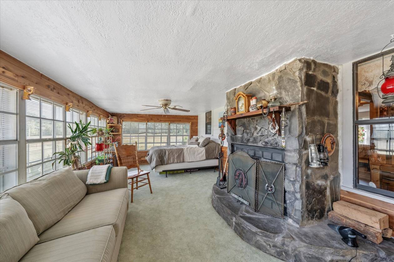 Perfect for the horse lover or homesteader - photo 18