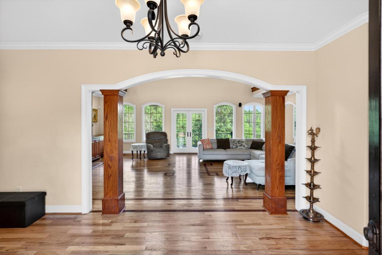 Lake Front Manor! - photo 7