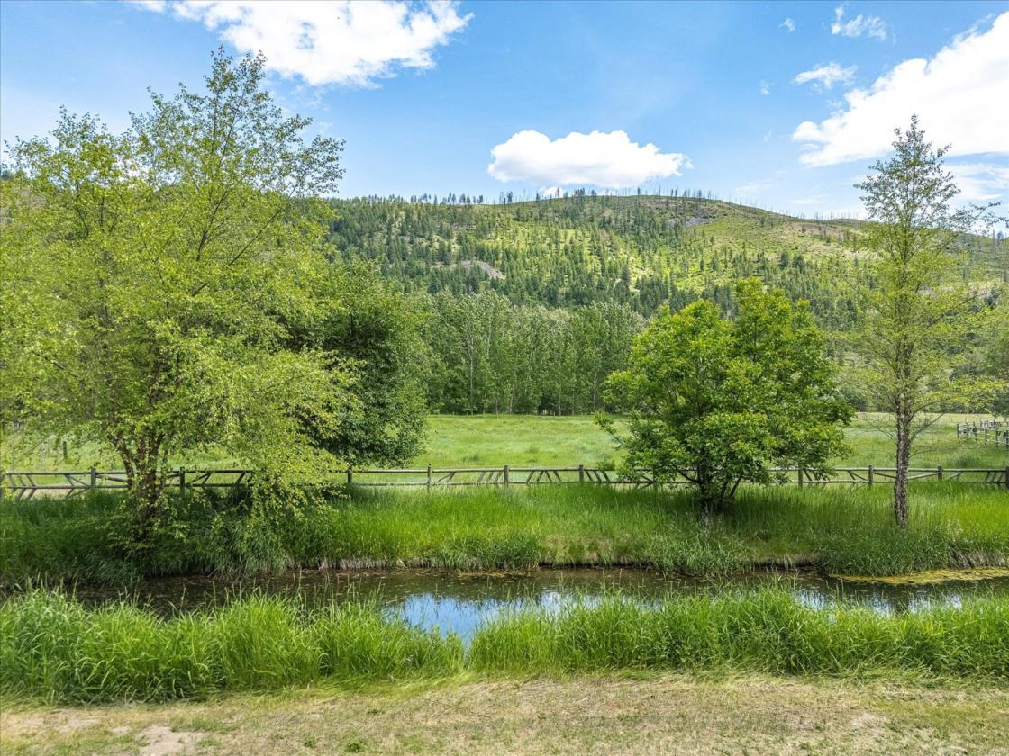 One-of-a-kind Custom Home! 16+ Acres on Mill Creek - photo 14